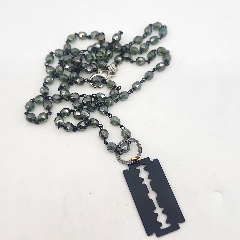 Black razor Necklace